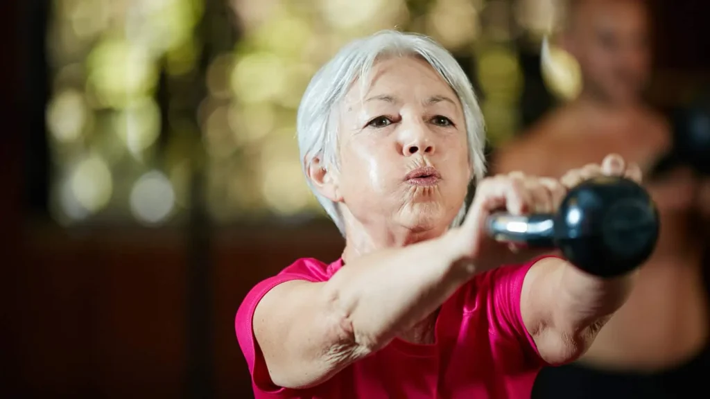 Toning Arms Without the Bulk: Is It Achievable? 1 Woman doing resistance band exercises for toned arms Sudbury